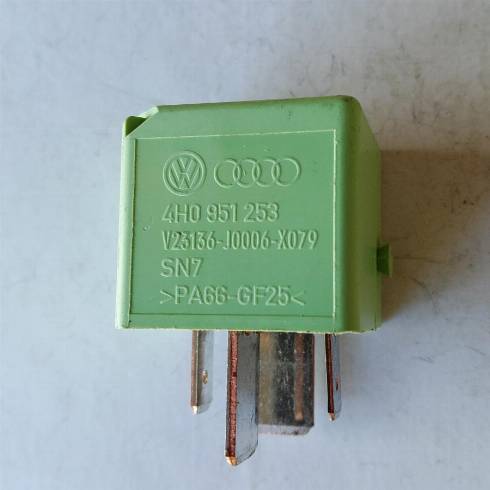 AUDI 4H0951253 - Multifunkcionāls relejs www.autospares.lv