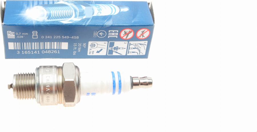 BOSCH 0 241 225 549 - Aizdedzes svece www.autospares.lv