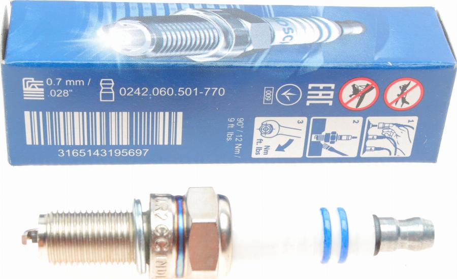 BOSCH 0 242 060 501 - Aizdedzes svece www.autospares.lv