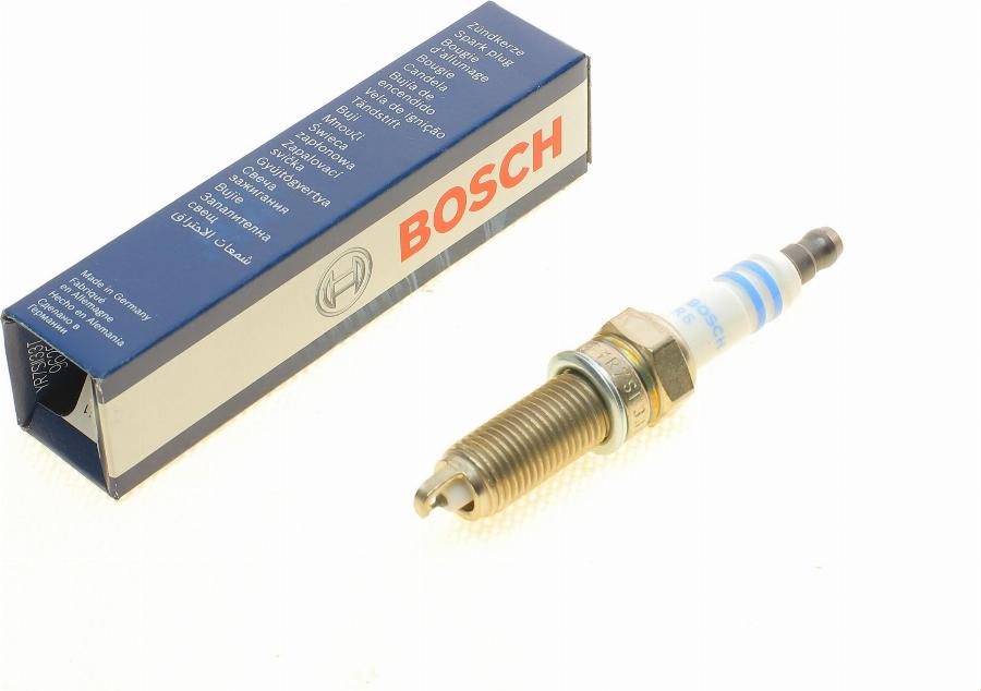 BOSCH 0 242 135 556 - Свеча зажигания www.autospares.lv