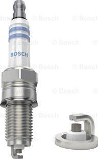 BOSCH 0 242 135 515 - Aizdedzes svece www.autospares.lv