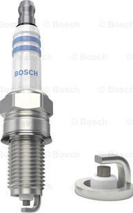 BOSCH 0 242 135 512 - Aizdedzes svece www.autospares.lv