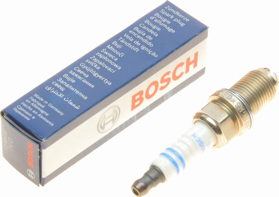 BOSCH 0 242 240 587 - Aizdedzes svece www.autospares.lv