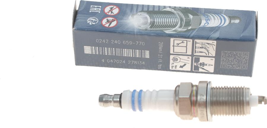 BOSCH 0 242 240 659 - Aizdedzes svece www.autospares.lv