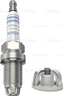 BOSCH 0 242 240 618 - Aizdedzes svece www.autospares.lv