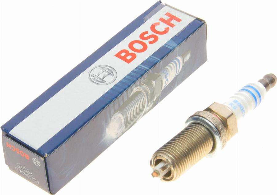 BOSCH 0 242 240 635 - Aizdedzes svece www.autospares.lv