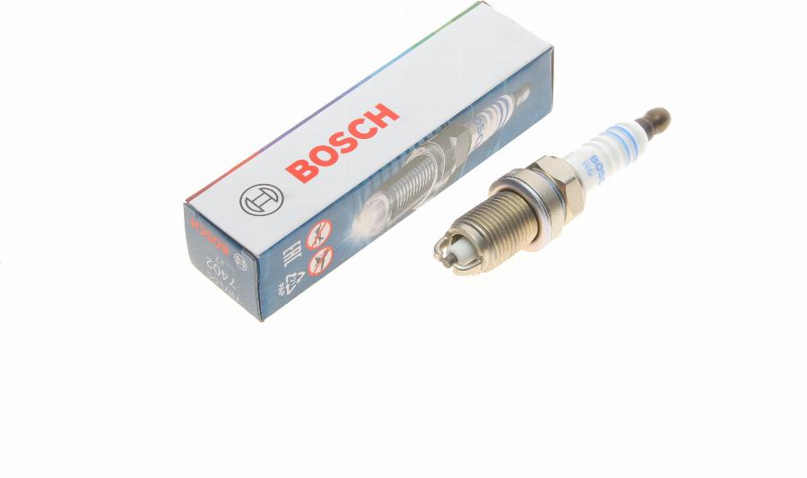 BOSCH 0 242 235 668 - Spark Plug www.autospares.lv