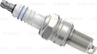 BOSCH 0 242 235 663 - Aizdedzes svece www.autospares.lv