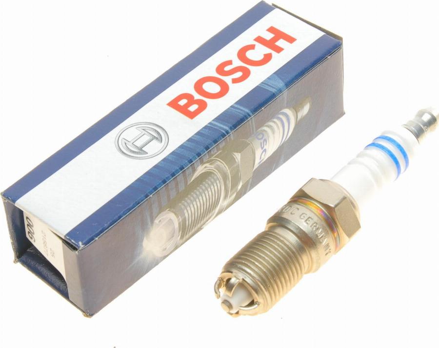 BOSCH 0 242 235 607 - Aizdedzes svece www.autospares.lv