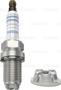 BOSCH 0 242 235 748 - Aizdedzes svece www.autospares.lv