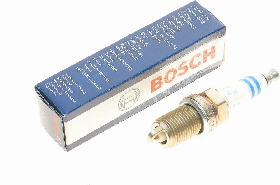 BOSCH 0 242 230 528 - Aizdedzes svece www.autospares.lv