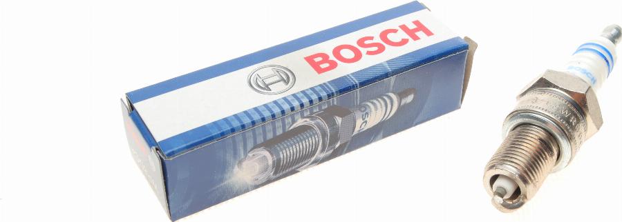 BOSCH 0 242 229 656 - Aizdedzes svece www.autospares.lv