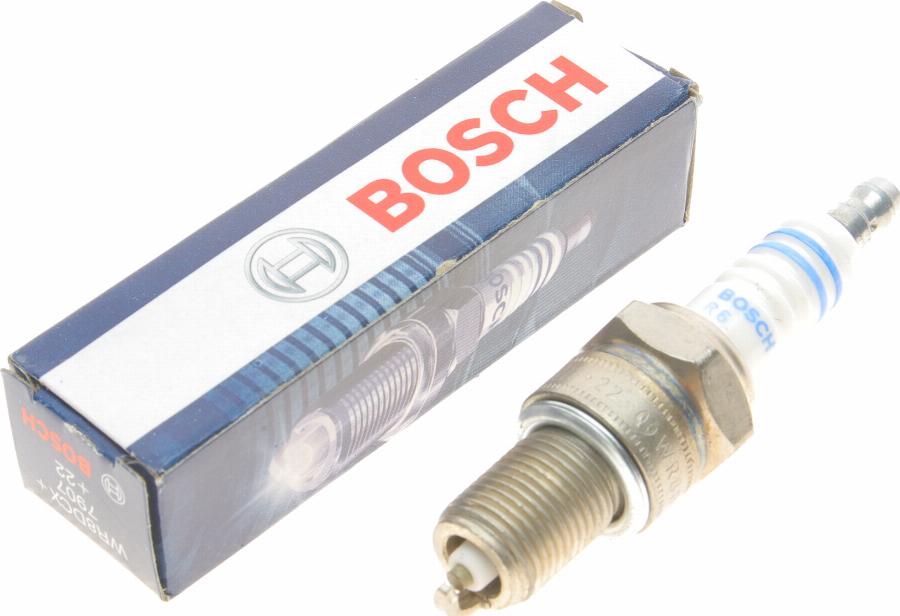 BOSCH 0 242 229 687 - Spark Plug www.autospares.lv