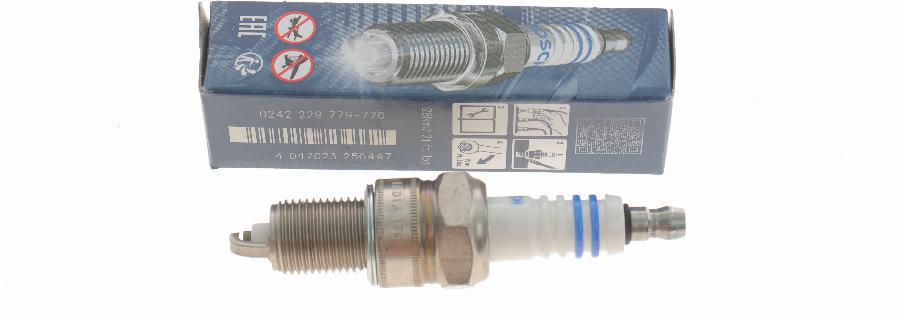 BOSCH 0 242 229 779 - Spark Plug www.autospares.lv