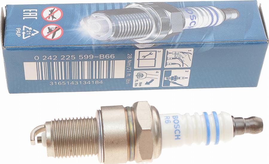 BOSCH 0 242 225 599 - Aizdedzes svece autospares.lv