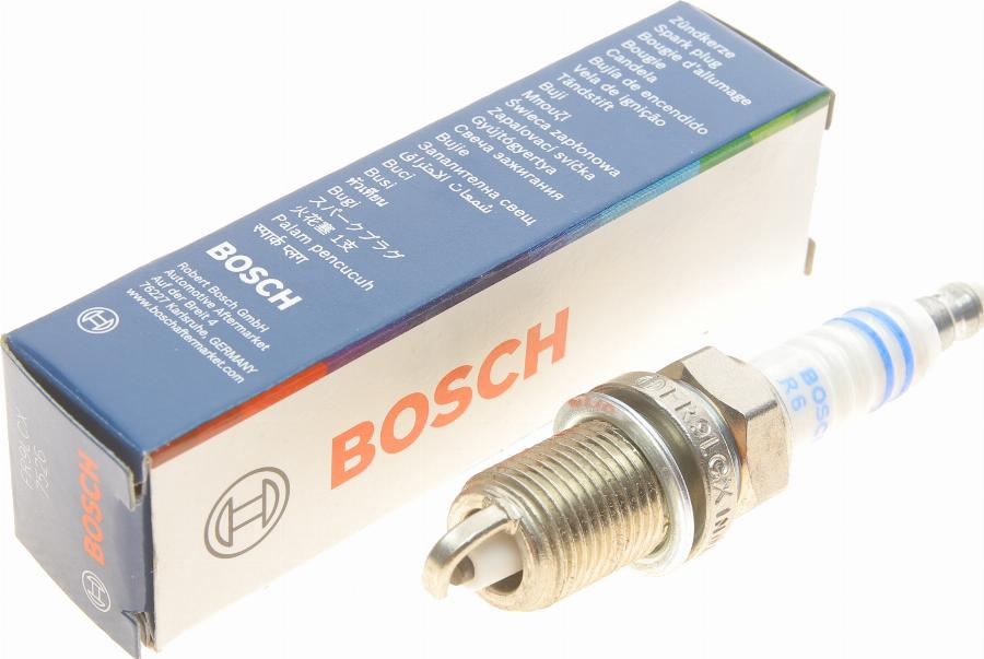 BOSCH 0 242 225 580 - Aizdedzes svece www.autospares.lv