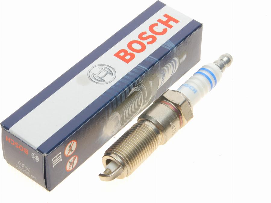 BOSCH 0 242 225 668 - Aizdedzes svece autospares.lv