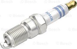 BOSCH 0 242 225 670 - Aizdedzes svece www.autospares.lv