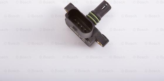 BOSCH F 000 99P 402 - Devējs, Spiediens ieplūdes traktā www.autospares.lv