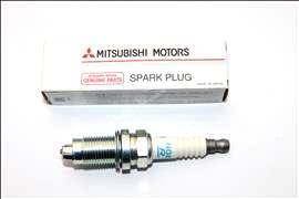 Mitsubishi MD372421 - Aizdedzes svece www.autospares.lv