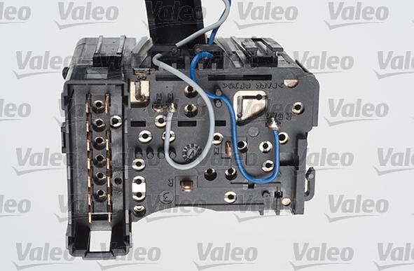 Valeo 251593 - Slēdzis uz stūres statnes www.autospares.lv